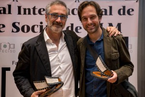 Recogiendo un premio, junto a Javier Fesser. 2017