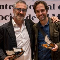 Recogiendo un premio, junto a Javier Fesser. 2017